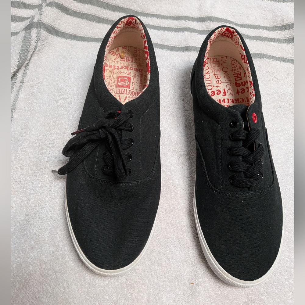 Buckfeet Black Canvas Men's  Sneakers with Red Accents Size 10 Mens